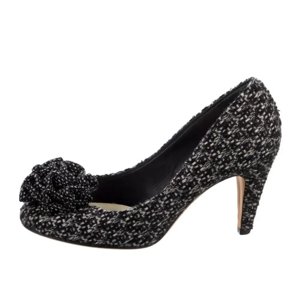 CHANEL 2010 CC Tweed Camellia Flower Heel Pumps Black White IT 38.5